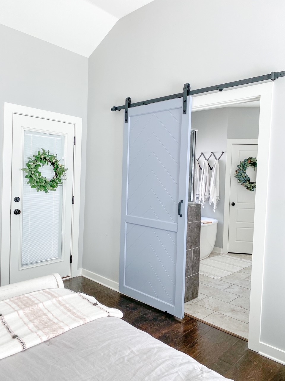 Gatsby Chevron 2-Panel Shaker Design with Matte Black Mix & Match Hardware Kit for Jennifer Newhouse